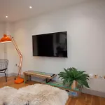 Higgihaus Cabot Mews #25 Fantastic Daire *