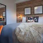 Higgihaus Cabot Mews #25 Fantastic * Bristol