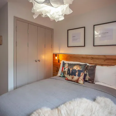 Higgihaus Cabot Mews #25 Fantastic