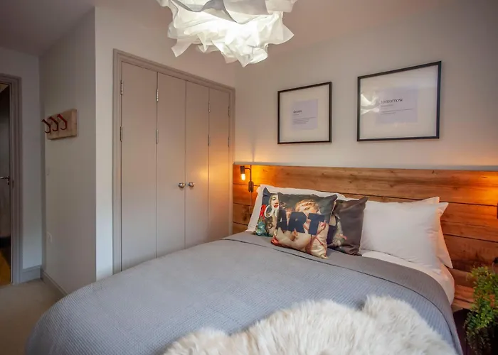 Higgihaus Cabot Mews #25 Fantastic