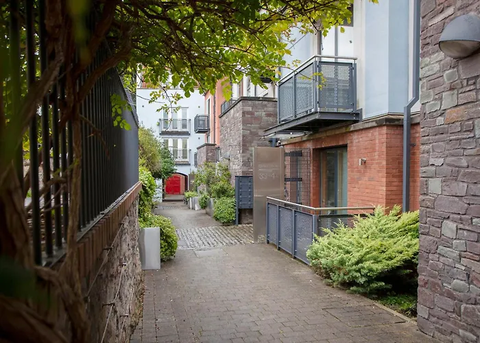 Higgihaus Cabot Mews #25 Fantastic *