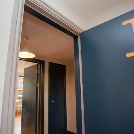 Higgihaus Cabot Mews #25 Fantastic Bristol